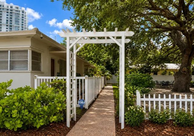 Photo 3 of Multi family home for sale at 17 Ne 9th Avenue, Fort Lauderdale, FL 33301 | MLS# B26060394 | Listing updated on 2026-09-23