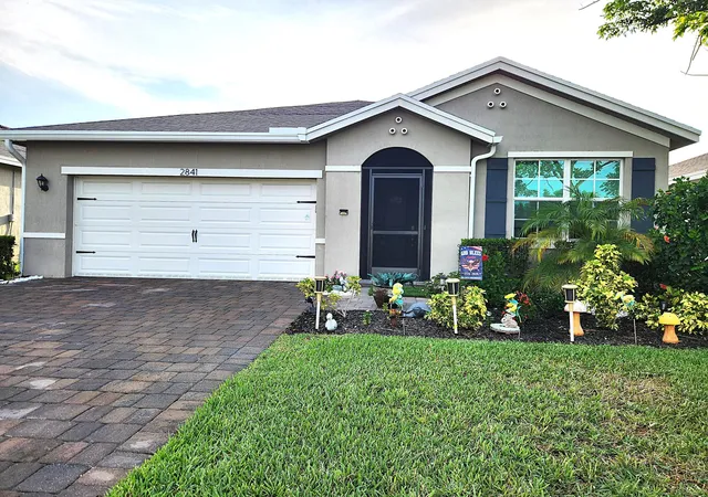 Photo 1 of Single family home for sale at 2841 Ne Breezeway Cir, Jensen Beach, FL 34957 | MLS# B26060403 | Listing updated on 2026-09-14
