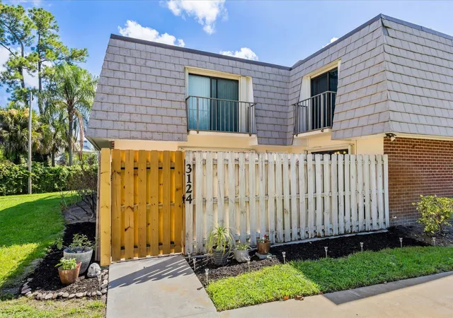 Photo 2 of Townhouse for sale at 3124 Se Brook St, Stuart, FL 34997 | MLS# B26060434 | Listing updated on 2026-10-02