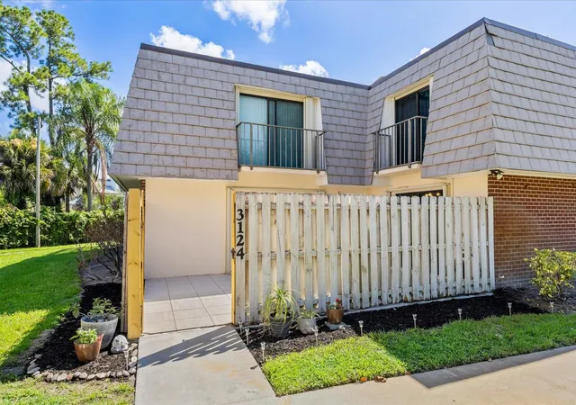 Photo 3 of Townhouse for sale at 3124 Se Brook St, Stuart, FL 34997 | MLS# B26060434 | Listing updated on 2026-10-02