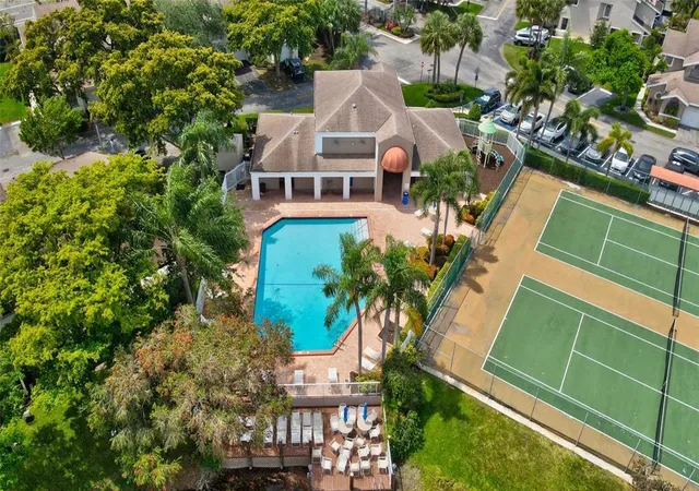 Photo 3 of Townhouse for sale at 2269 Discovery Cir W, Deerfield Beach, FL 33442 | MLS# B26060487 | Listing updated on 2026-10-06