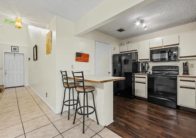 Photo 4 of Townhouse for sale at 2269 Discovery Cir W, Deerfield Beach, FL 33442 | MLS# B26060487 | Listing updated on 2026-10-06