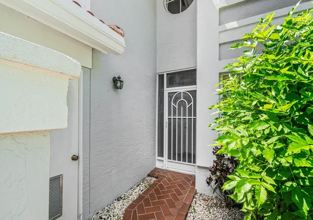 Listing Photo 4 - Condo for sale in building located at 7408 Lake Mdw Wy, Boynton Beach, FL 33437 - Unit #101