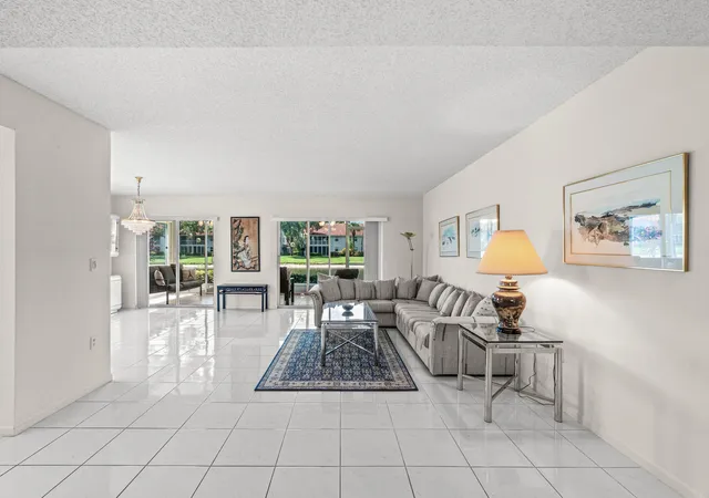 Listing Photo 5 - Condo for sale in building located at 7408 Lake Mdw Wy, Boynton Beach, FL 33437 - Unit #101
