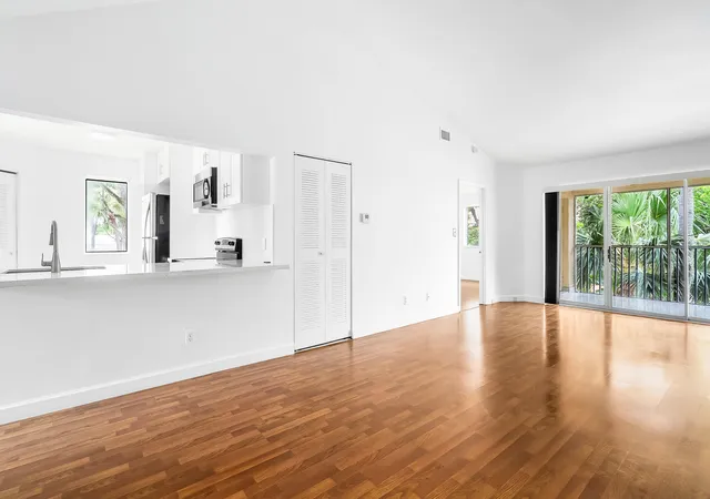 Listing Photo 2 - Condo for sale in building located at 950 Coral Clb Dr, Coral Springs, FL 33071 - Unit #950