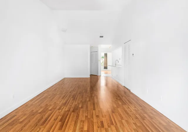 Listing Photo 3 - Condo for sale in building located at 950 Coral Clb Dr, Coral Springs, FL 33071 - Unit #950