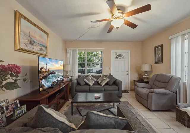 Listing Photo 4 - Condo for sale in building located at 500 Sw 15Th St, Pompano Beach, FL 33060 - Unit #107