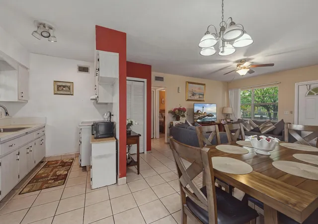 Listing Photo 5 - Condo for sale in building located at 500 Sw 15Th St, Pompano Beach, FL 33060 - Unit #107