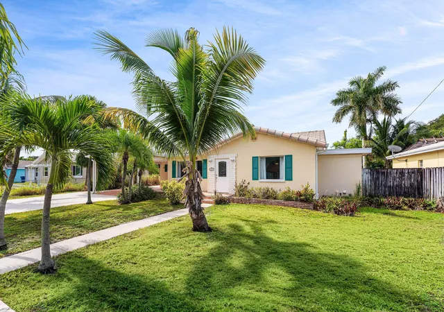 Photo 4 of Single family home for sale at 122 Euclid Blvd, Lantana, FL 33462 | MLS# B26060723 | Listing updated on 2026-09-23