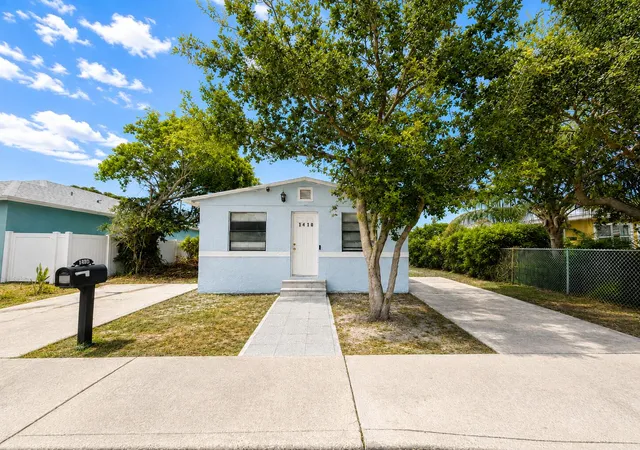 Photo 1 of Single family home for sale at 1410 S J St, Lake Worth Beach, FL 33460 | MLS# B26060876 | Listing updated on 2026-10-06