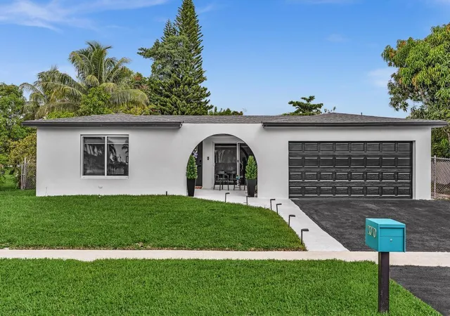 Photo 1 of Single family home for sale at 2070 Nw 78th Avenue, Plantation, FL 33322 | MLS# B26060918 | Listing updated on 2026-09-23