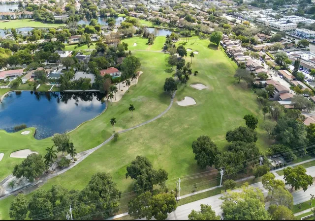 Listing Photo 4 - Condo for sale in building located at 2800 N 46Th Ave, Hollywood, FL 33021 - Unit #A404