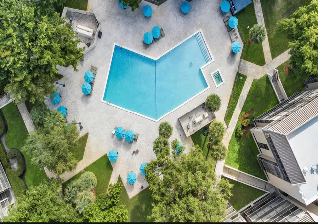 Listing Photo 5 - Condo for sale in building located at 2800 N 46Th Ave, Hollywood, FL 33021 - Unit #A404