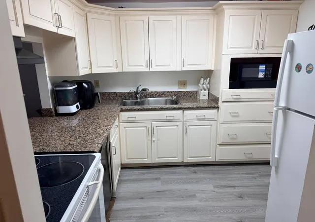 Photo 1 of Condo for sale at 480 Executive Ctr Dr #3H, West Palm Beach, FL 33401 | MLS# B26061093 | Listing updated on 2026-09-15