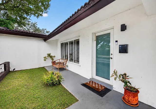 Photo 3 of Single family home for sale at 4031 Ne 15th Avenue, Oakland Park, FL 33334 | MLS# B26061114 | Listing updated on 2026-09-28