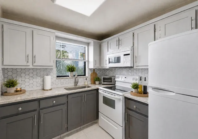 Photo 4 of Condo for sale at 4640 Lucerne Lakes Blvd W #404, Lake Worth, FL 33467 | MLS# B26061171 | Listing updated on 2026-09-15