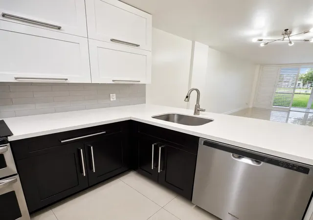Photo 2 of Condo for sale at 117 Royal Park Dr #1H, Oakland Park, FL 33309 | MLS# B26060941 | Listing updated on 2026-09-14