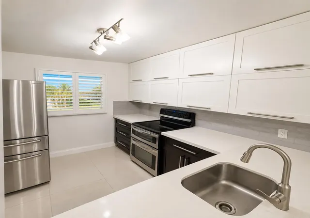 Photo 3 of Condo for sale at 117 Royal Park Dr #1H, Oakland Park, FL 33309 | MLS# B26060941 | Listing updated on 2026-09-23