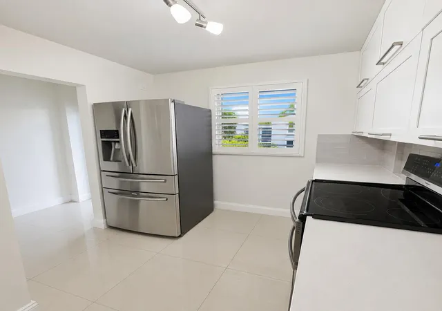Photo 4 of Condo for sale at 117 Royal Park Dr #1H, Oakland Park, FL 33309 | MLS# B26060941 | Listing updated on 2026-09-23