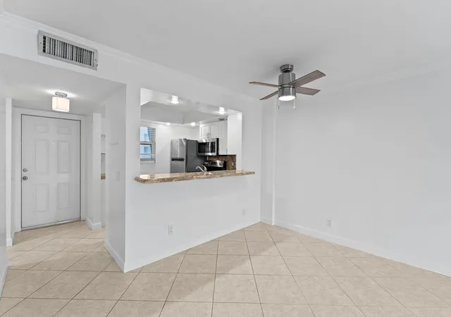 Listing Photo 4 - Condo for sale in building located at 2929 S Ocean, Boca Raton, FL 33432 - Unit #315