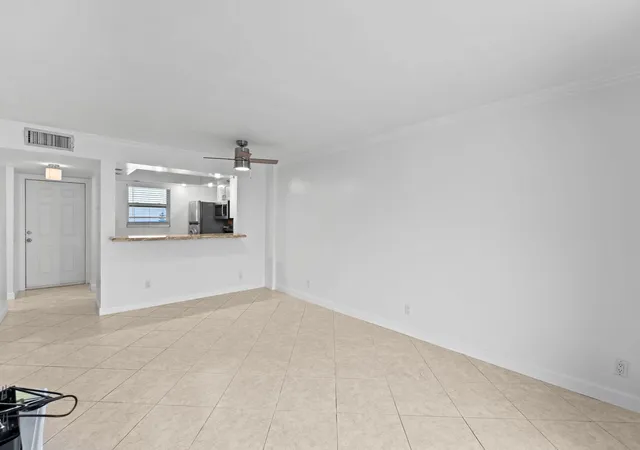 Listing Photo 5 - Condo for sale in building located at 2929 S Ocean, Boca Raton, FL 33432 - Unit #315