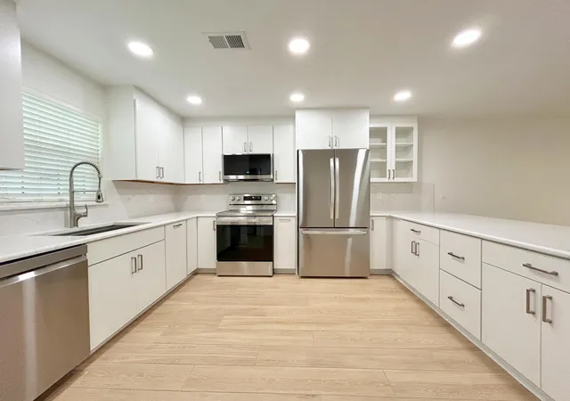 Photo 1 of Condo for sale at 900 Jasmine Ln, Vero Beach, FL 32963 | MLS# B26061707 | Listing updated on 2026-09-23