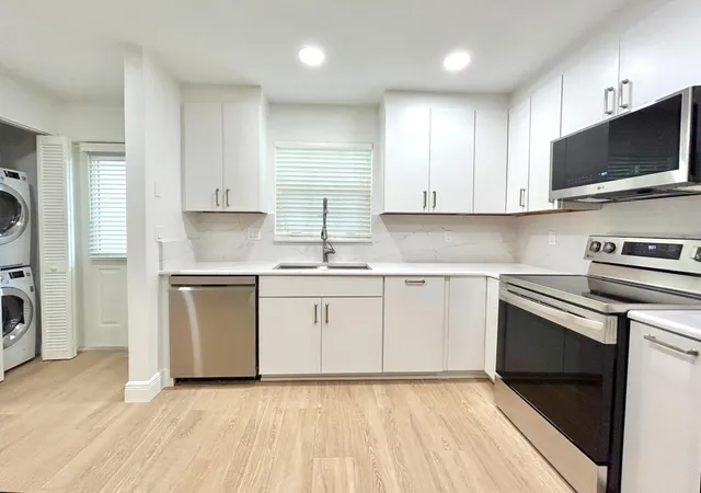 Photo 2 of Condo for sale at 900 Jasmine Ln, Vero Beach, FL 32963 | MLS# B26061707 | Listing updated on 2026-09-23