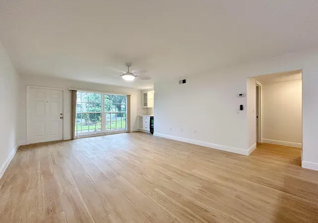 Photo 4 of Condo for sale at 900 Jasmine Ln, Vero Beach, FL 32963 | MLS# B26061707 | Listing updated on 2026-09-23