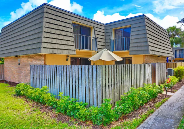 Photo 3 of Townhouse for sale at 325 3rd Way, West Palm Beach, FL 33407 | MLS# B26061954 | Listing updated on 2026-09-15