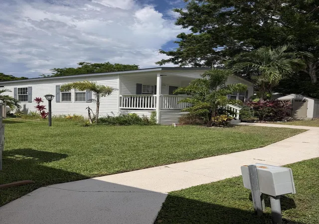 Photo 1 of Manufactured home for sale at 2555 Pga Blvd #303, Palm Beach Gardens, FL 33410 | MLS# B26061975 | Listing updated on 2026-09-15