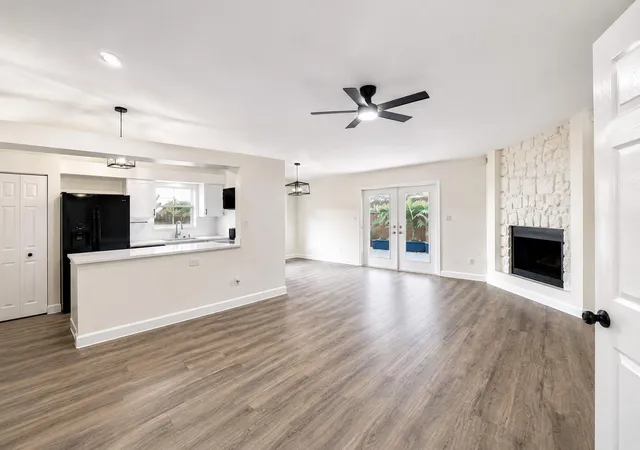 Photo 3 of Sale Pending at 1228 Chippewa St, Jupiter, FL 33458 | MLS# B26062016 | Listing updated on 2026-09-14