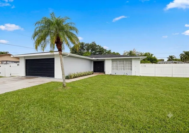 Photo 1 of Sale Pending at 1194 Se Clifton Ln, Port Saint Lucie, FL 34983 | MLS# B26062265 | Listing updated on 2026-09-15