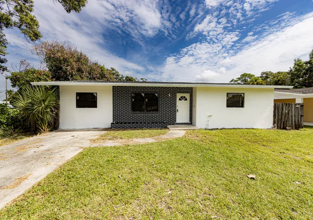 Photo 1 of Single family home for sale at 2308 Georgia Ave, Fort Pierce, FL 34950 | MLS# B26062291 | Listing updated on 2026-09-16