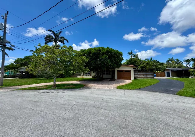 Photo 2 of Single family home for sale at 1785 Nw 39th Place, Oakland Park, FL 33309 | MLS# B26062294 | Listing updated on 2026-09-24