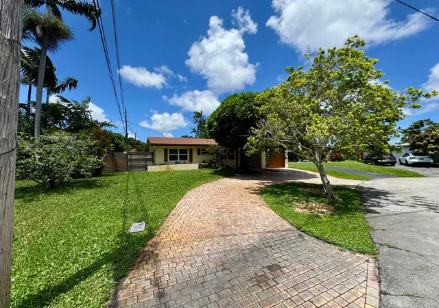 Photo 3 of Single family home for sale at 1785 Nw 39th Place, Oakland Park, FL 33309 | MLS# B26062294 | Listing updated on 2026-09-24