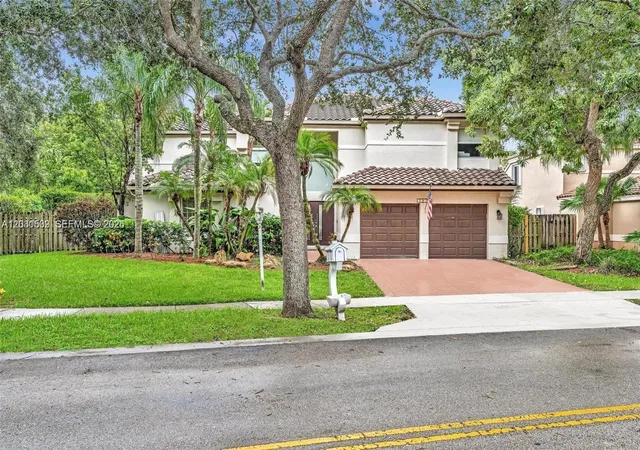 Single family home for sale at 3877 Bimini Ave, Hollywood, FL 33026 | MLS# B26062360