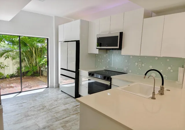 Photo 3 of Sale Pending at 210 Bella Vista Ct N #10, Jupiter, FL 33477 | MLS# B26062513 | Listing updated on 2026-09-16