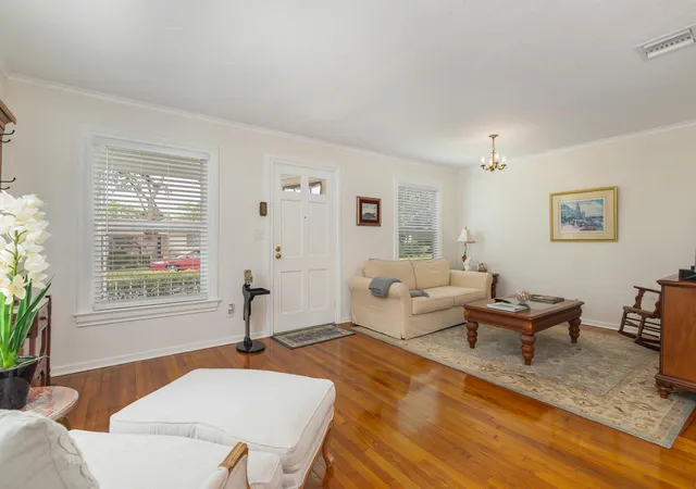 Photo 4 of Single family home for sale at 816 Avon Rd, West Palm Beach, FL 33401 | MLS# B26062575 | Listing updated on 2026-09-23