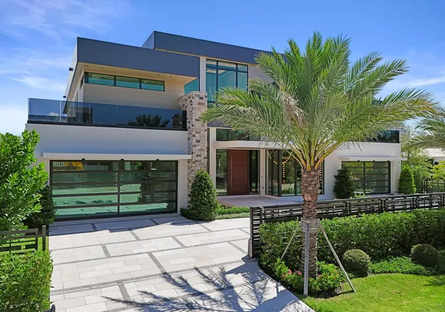 Photo 3 of Mansion for sale at 23 Isla Bahia Dr, Fort Lauderdale, FL 33316 | MLS# B26062680 | Listing updated on 2026-10-05