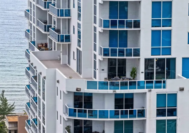 Listing Photo 4 - Condo for sale in building located at 1945 S Ocean Dr, Hallandale Beach, FL 33009 - Unit #2408
