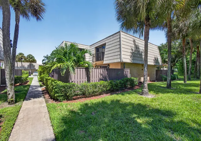 Photo 3 of Sale Pending at 5107 51st Way, West Palm Beach, FL 33409 | MLS# B26062833 | Listing updated on 2026-10-01