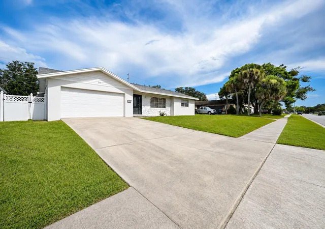 Photo 3 of Single family home for sale at 833 Park Manor Dr, Orlando, FL 32825 | MLS# B26063081 | Listing updated on 2026-10-05