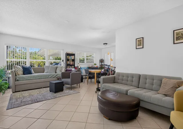 Photo 4 of House for sale at 2607 NE 30th Street, Fort Lauderdale, FL 33306 | MLS# B26063257 | Listing updated on 2026-09-14