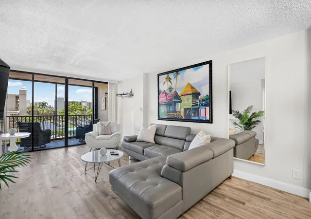 Photo 2 of Condo for sale at 4 Royal Palm Way #403, Boca Raton, FL 33432 | MLS# B26063517 | Listing updated on 2026-09-14