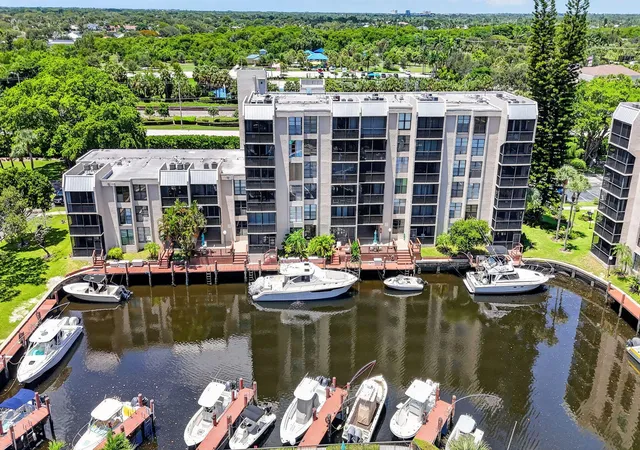 Photo 3 of Condo for sale at 4 Royal Palm Way #403, Boca Raton, FL 33432 | MLS# B26063517 | Listing updated on 2026-09-14