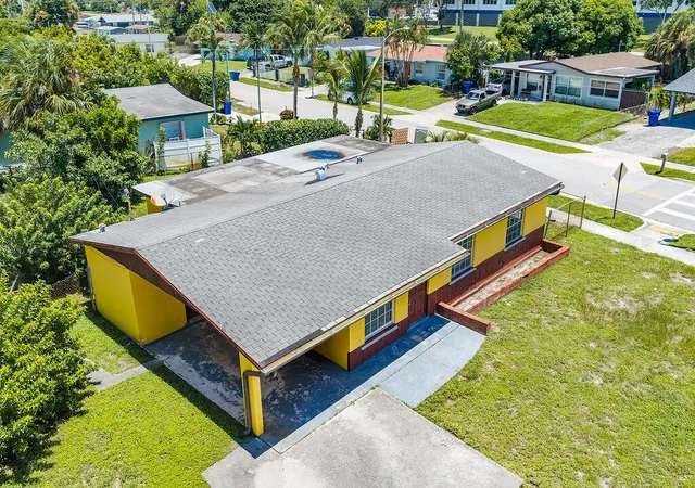 Photo 2 of Single family home for sale at 1500 W 13th Street, Riviera Beach, FL 33404 | MLS# B26063580 | Listing updated on 2026-09-23