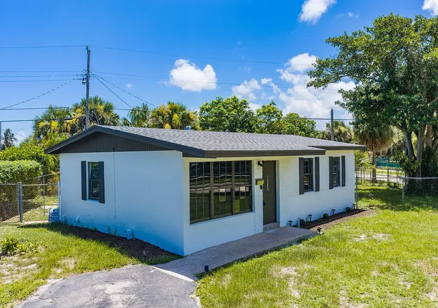 Photo 1 of Single family home for sale at 1382 9th Street, West Palm Beach, FL 33401 | MLS# B26063588 | Listing updated on 2026-09-14