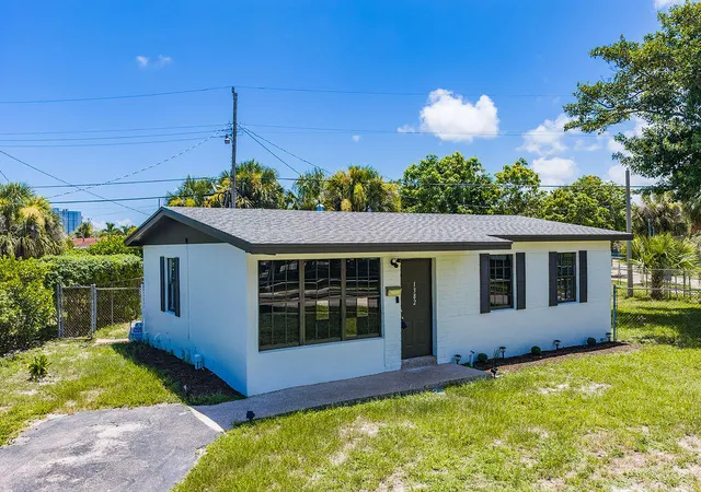 Photo 2 of Single family home for sale at 1382 9th Street, West Palm Beach, FL 33401 | MLS# B26063588 | Listing updated on 2026-09-14