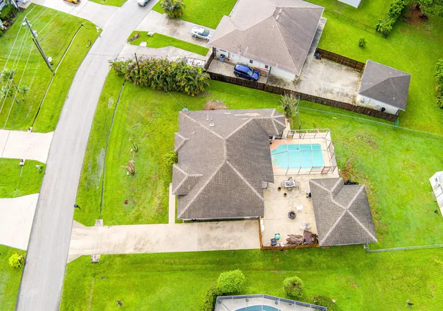 Photo 3 of Sale Pending at 517 Se Felix Ave, Port Saint Lucie, FL 34984 | MLS# B26063682 | Listing updated on 2026-09-15