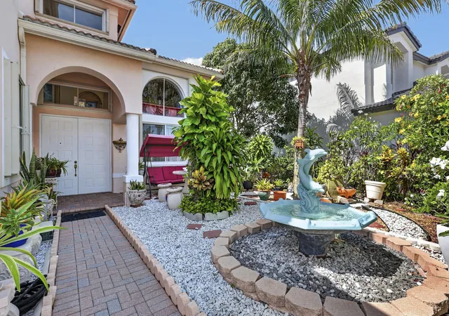 Photo 4 of Single family home for sale at 120 Isola Cir, Royal Palm Beach, FL 33411 | MLS# B26063705 | Listing updated on 2026-10-02